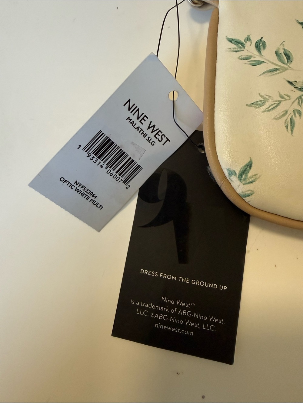 New Nine West dress from the ground up Wristlet with Pink Blossoms. 9 x 5 - Picture 3 of 7